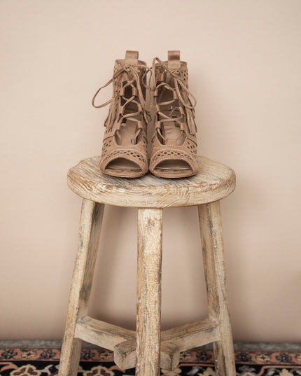 Ariana Camel - Heels