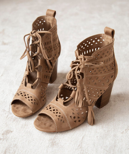 Ariana Camel - Heels