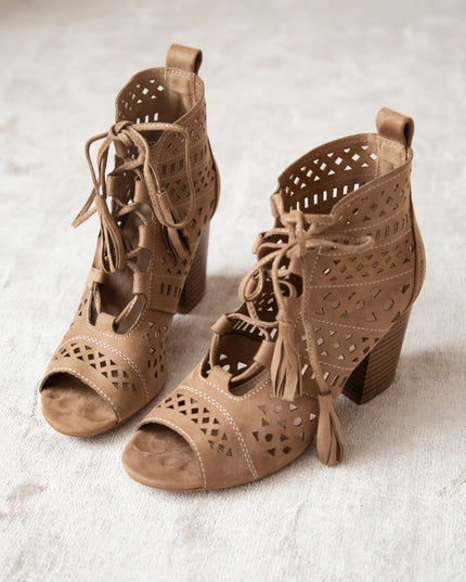 Ariana Camel - Heels