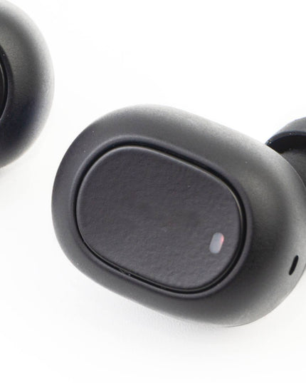 Wireless black earphones