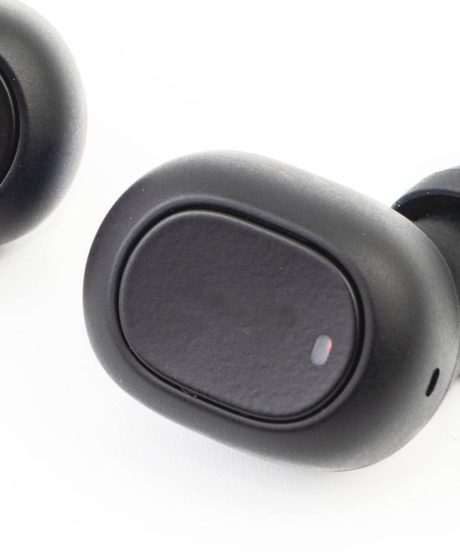 Wireless black earphones